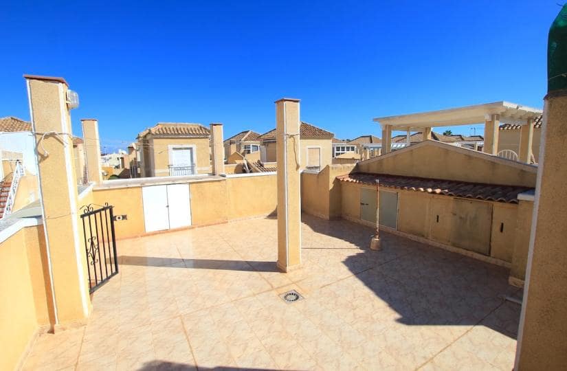 2 soveværelse Semi-Rækkehus til salg i Torrevieja med swimmingpool garage - € 135.000 (Ref: 9529101)