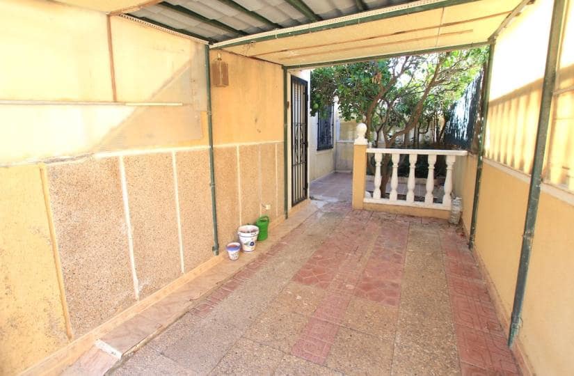 2 soveværelse Semi-Rækkehus til salg i Torrevieja med swimmingpool garage - € 135.000 (Ref: 9529101)
