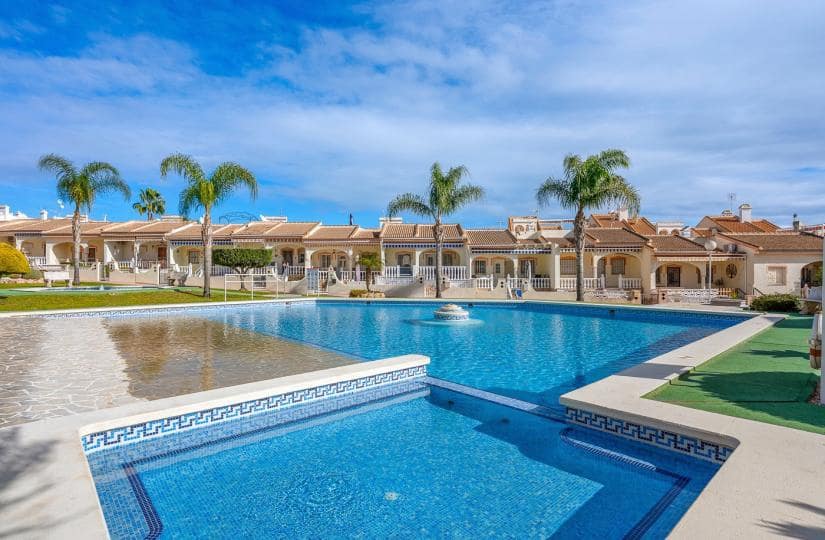 2 slaapkamer Huis te koop in Dona Pepa met zwembad garage - € 189.000 (Ref: 9535307)