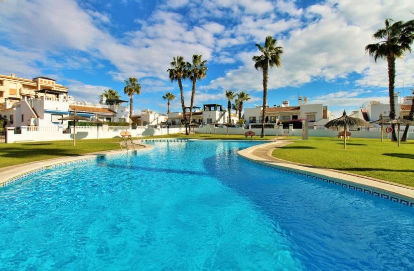 2 sovrum Lägenhet till salu i Playa Flamenca med pool garage - 189 950 € (Ref: 9535383)