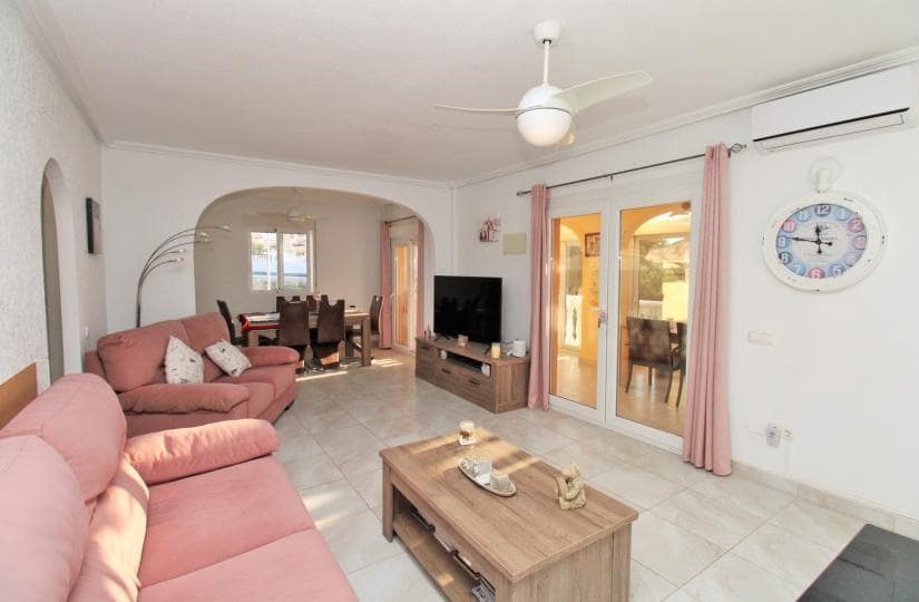 4 sovrum Villa till salu i La Zenia med pool - 399 950 € (Ref: 9535384)