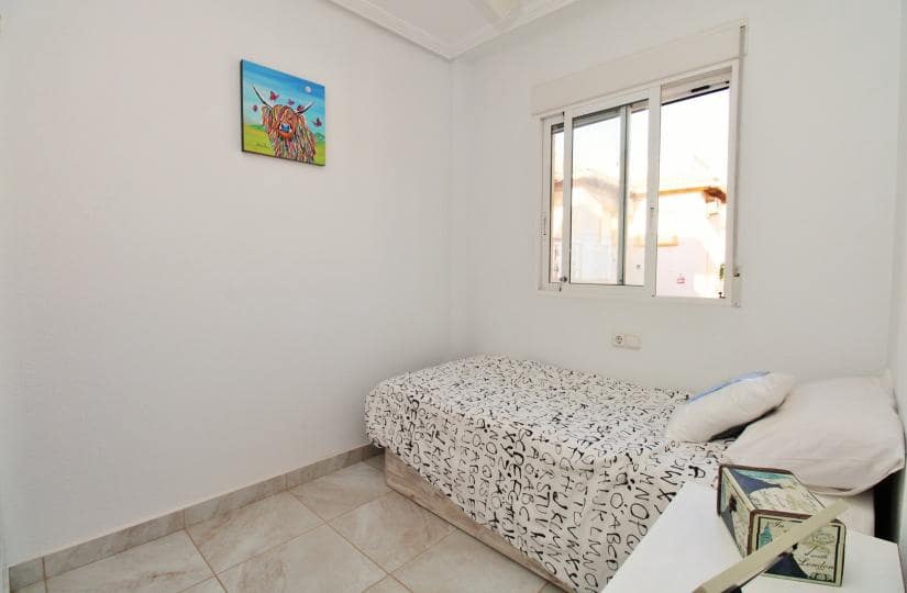 4 sovrum Villa till salu i La Zenia med pool - 399 950 € (Ref: 9535384)