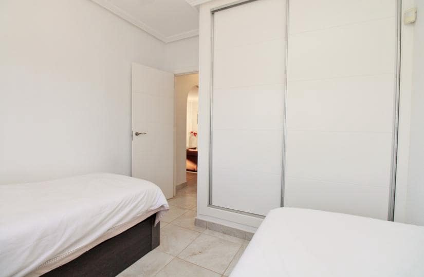 4 sovrum Villa till salu i La Zenia med pool - 399 950 € (Ref: 9535384)