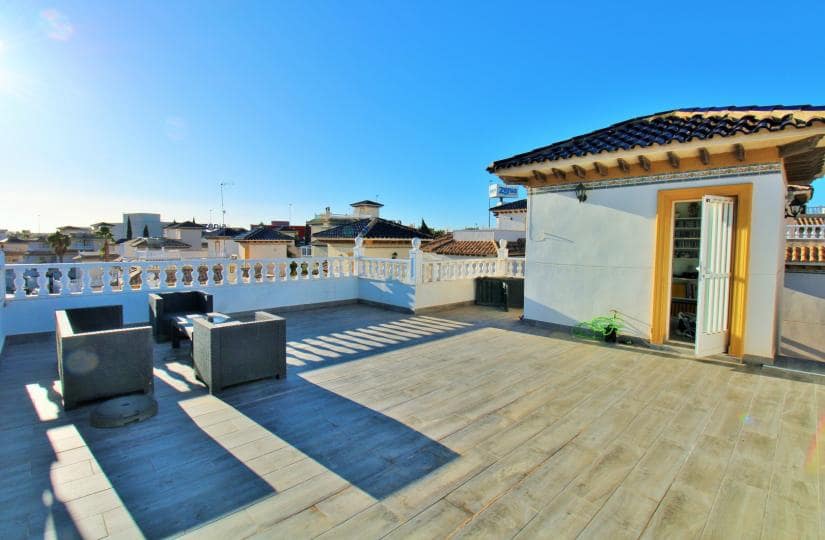 4 sovrum Villa till salu i La Zenia med pool - 399 950 € (Ref: 9535384)