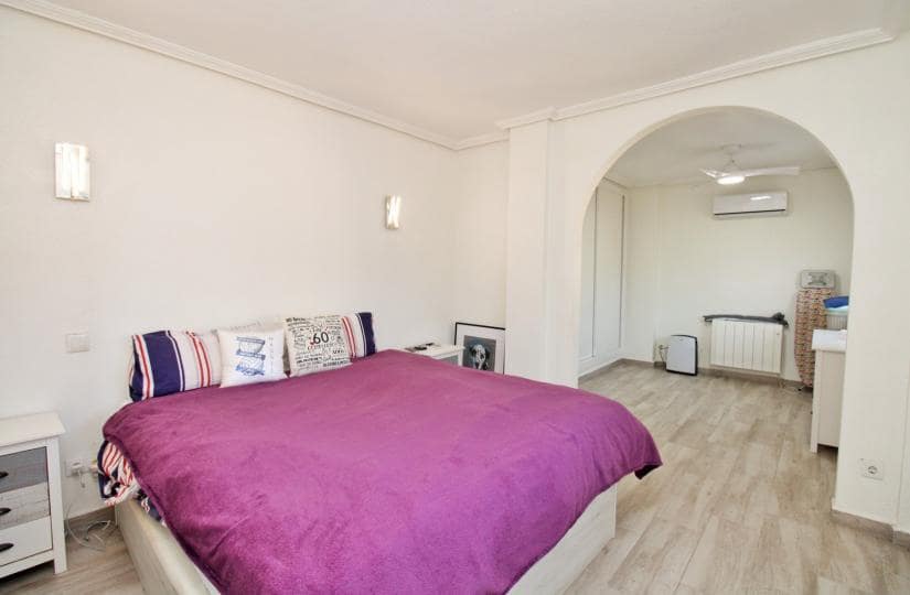 4 sovrum Villa till salu i La Zenia med pool - 399 950 € (Ref: 9535384)