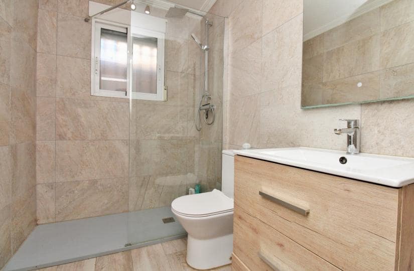 4 sovrum Villa till salu i La Zenia med pool - 399 950 € (Ref: 9535384)