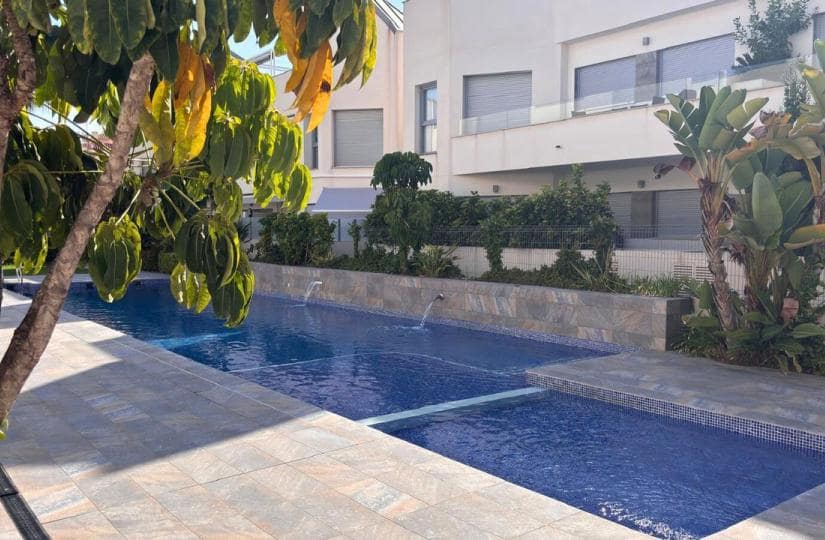 2 soveværelse Lejlighed til salg i La Veleta med swimmingpool garage - € 253.000 (Ref: 9540846)