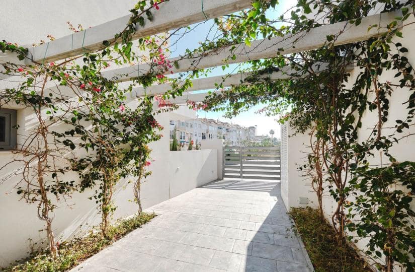 2 soveværelse Lejlighed til salg i La Veleta med swimmingpool garage - € 253.000 (Ref: 9540846)