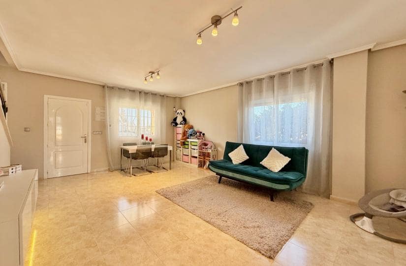 3 makuuhuone Paritalo myytävänä paikassa Dona Pepa mukana uima-altaan - 299 000 € (Ref: 9542725)