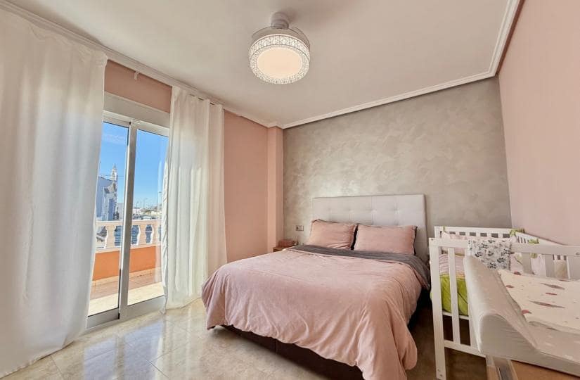 3 makuuhuone Paritalo myytävänä paikassa Dona Pepa mukana uima-altaan - 299 000 € (Ref: 9542725)