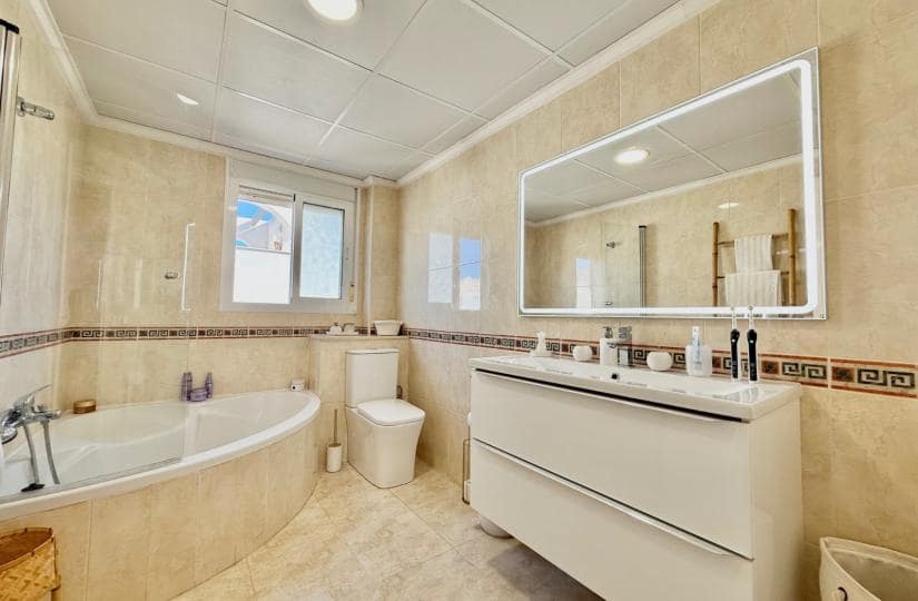 3 makuuhuone Paritalo myytävänä paikassa Dona Pepa mukana uima-altaan - 299 000 € (Ref: 9542725)