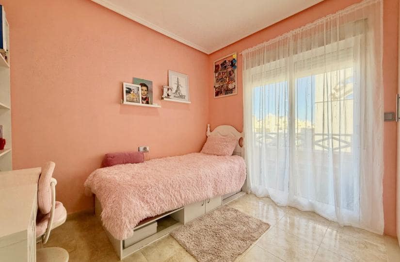 3 makuuhuone Paritalo myytävänä paikassa Dona Pepa mukana uima-altaan - 299 000 € (Ref: 9542725)