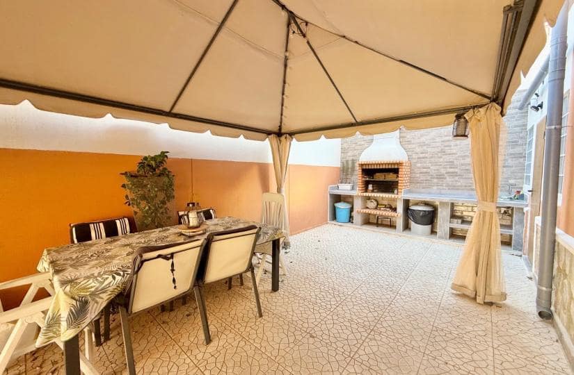 3 makuuhuone Paritalo myytävänä paikassa Dona Pepa mukana uima-altaan - 299 000 € (Ref: 9542725)