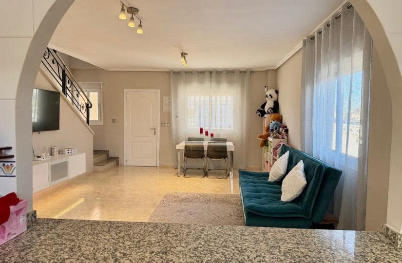 3 makuuhuone Paritalo myytävänä paikassa Dona Pepa mukana uima-altaan - 299 000 € (Ref: 9542725)