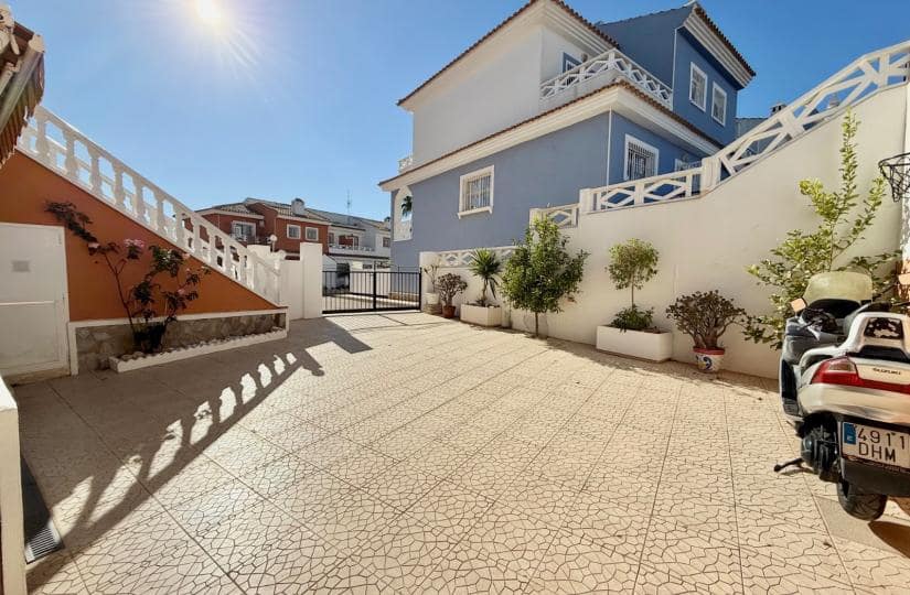 3 makuuhuone Paritalo myytävänä paikassa Dona Pepa mukana uima-altaan - 299 000 € (Ref: 9542725)