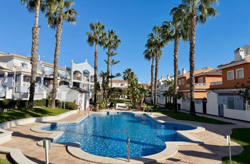 3 makuuhuone Paritalo myytävänä paikassa Dona Pepa mukana uima-altaan - 299 000 € (Ref: 9542725)