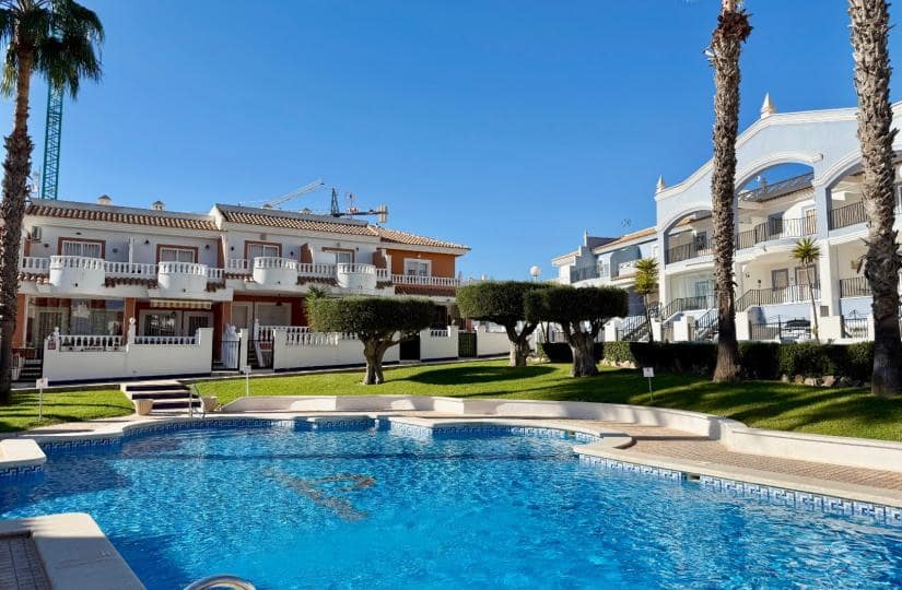 3 makuuhuone Paritalo myytävänä paikassa Dona Pepa mukana uima-altaan - 299 000 € (Ref: 9542725)