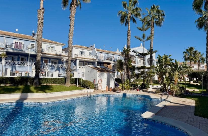 3 makuuhuone Paritalo myytävänä paikassa Dona Pepa mukana uima-altaan - 299 000 € (Ref: 9542725)