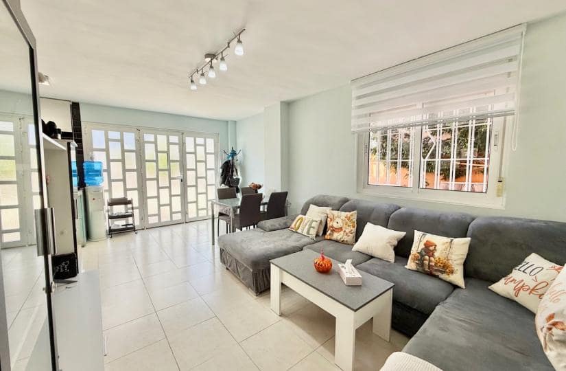 3 makuuhuone Paritalo myytävänä paikassa Dona Pepa mukana uima-altaan - 299 000 € (Ref: 9542725)