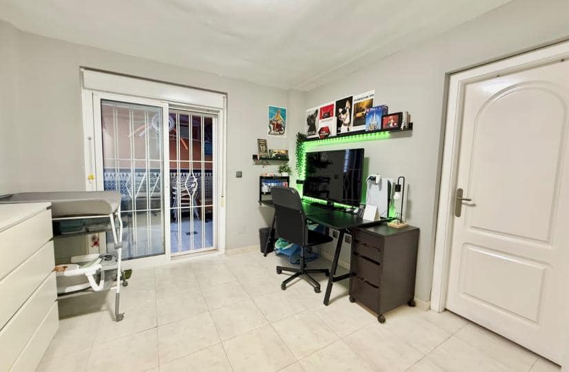 3 makuuhuone Paritalo myytävänä paikassa Dona Pepa mukana uima-altaan - 299 000 € (Ref: 9542725)