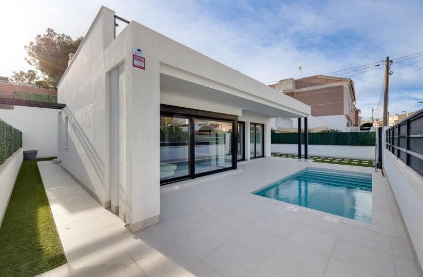 Chalet de 3 habitaciones en Pinar de Campoverde en venta con piscina garaje - 410.000 € (Ref: 9550520)