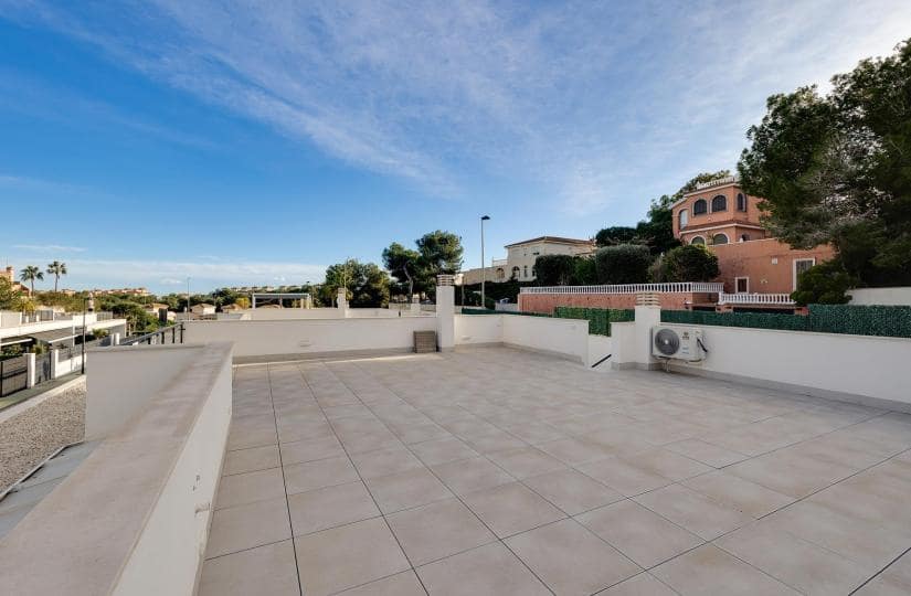 Chalet de 3 habitaciones en Pinar de Campoverde en venta con piscina garaje - 410.000 € (Ref: 9550520)