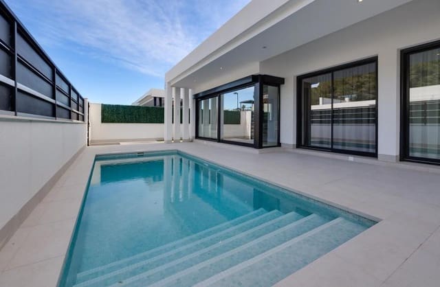 Chalet de 3 habitaciones en Pinar de Campoverde, Pilar de la Horadada en venta con piscina garaje - 410.000 € (Ref: 9550520)