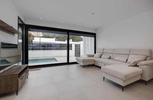 Chalet de 3 habitaciones en Pinar de Campoverde, Pilar de la Horadada en venta con piscina garaje - 410.000 € (Ref: 9550520)