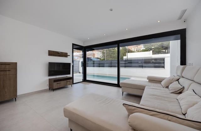 Chalet de 3 habitaciones en Pinar de Campoverde, Pilar de la Horadada en venta con piscina garaje - 410.000 € (Ref: 9550520)