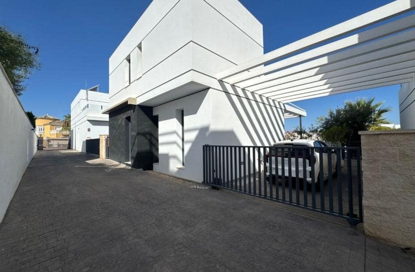 4 soverom Villa til salgs i Pueblo Lucero med svømmebasseng - € 499 077 (Ref: 9576238)