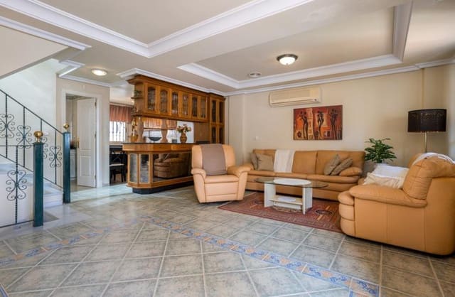 2 slaapkamer Halfvrijstaande villa te koop in El Moncayo - El Pòrtic, Guardamar del Segura met zwembad garage - € 299.900 (Ref: 9638873)