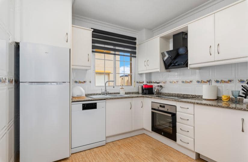 2 makuuhuone Huoneisto myytävänä paikassa Orihuela Costa mukana uima-altaan - 179 000 € (Ref: 9639787)