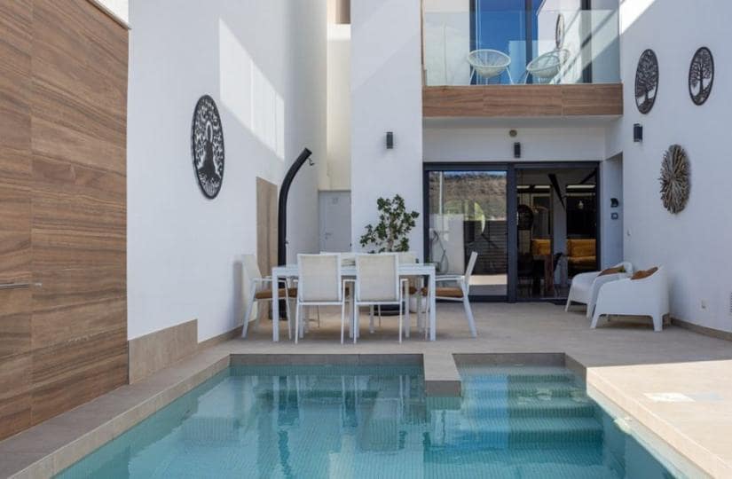 Chalet de 3 habitaciones en Benijófar en venta con piscina garaje - 439.900 € (Ref: 9639789)