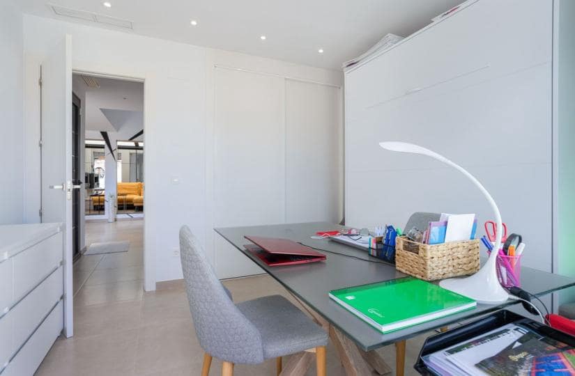 Chalet de 3 habitaciones en Benijófar en venta con piscina garaje - 439.900 € (Ref: 9639789)