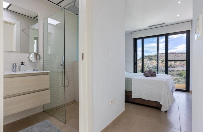 Chalet de 3 habitaciones en Benijófar en venta con piscina garaje - 439.900 € (Ref: 9639789)