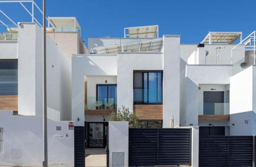 Chalet de 3 habitaciones en Benijófar en venta con piscina garaje - 439.900 € (Ref: 9639789)