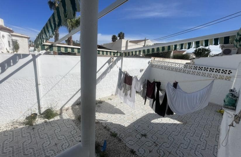 3 makuuhuone Huvila myytävänä paikassa Torrevieja mukana 
autotalli - 268 000 € (Ref: 9639793)