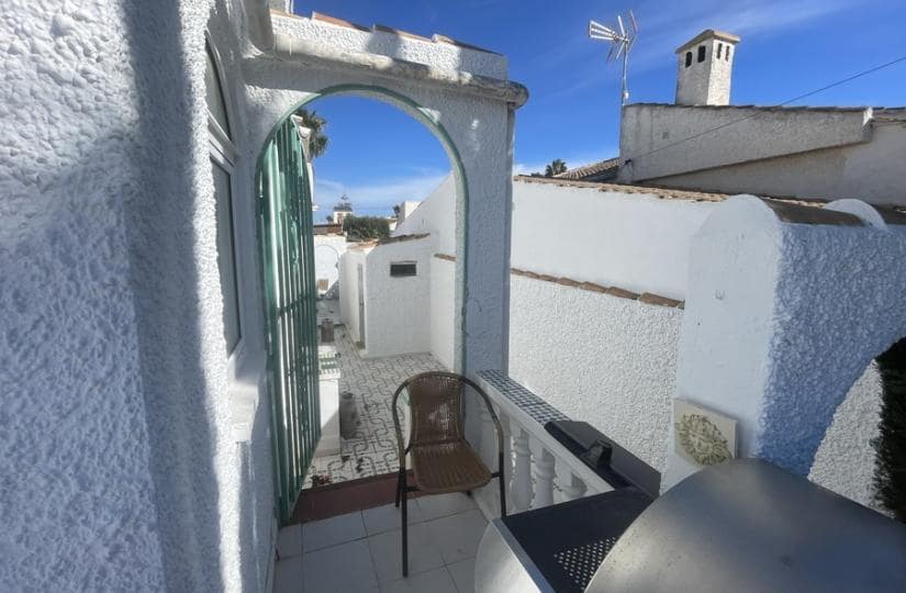 3 makuuhuone Huvila myytävänä paikassa Torrevieja mukana 
autotalli - 268 000 € (Ref: 9639793)