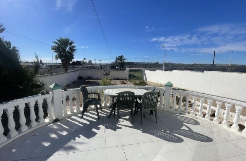 3 makuuhuone Huvila myytävänä paikassa Torrevieja mukana 
autotalli - 268 000 € (Ref: 9639793)