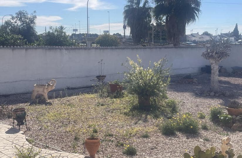 3 makuuhuone Huvila myytävänä paikassa Torrevieja mukana 
autotalli - 268 000 € (Ref: 9639793)