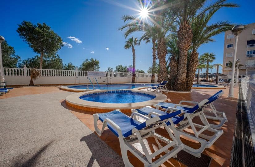 2 soveværelse Lejlighed til salg i Guardamar del Segura med swimmingpool garage - € 169.950 (Ref: 9639798)