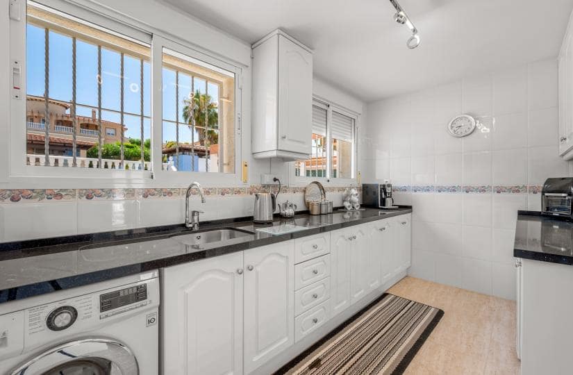 4 soveværelse Villa til salg i Algorfa med swimmingpool garage - € 585.000 (Ref: 9639801)