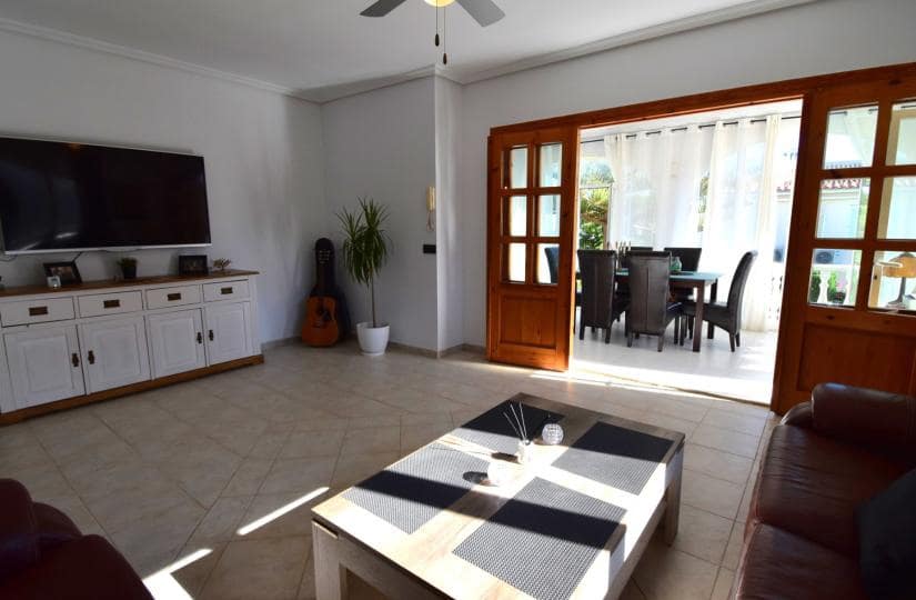 4 chambre Villa/Maison Semi-Mitoyenne à vendre à Los Balcones avec piscine garage - 435 000 € (Ref: 9639804)