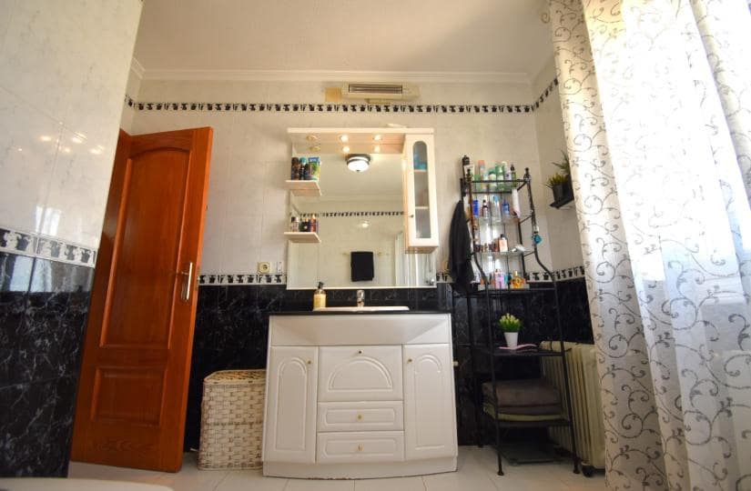 4 chambre Villa/Maison Semi-Mitoyenne à vendre à Los Balcones avec piscine garage - 435 000 € (Ref: 9639804)