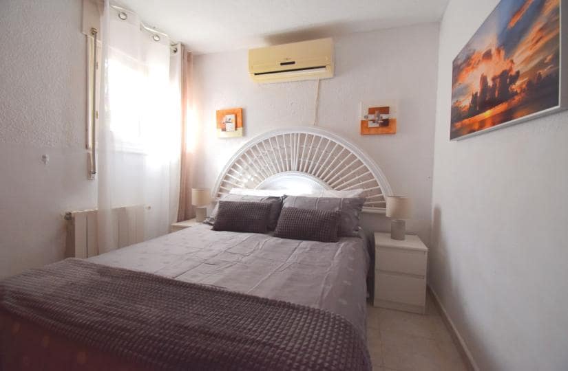 4 chambre Villa/Maison Semi-Mitoyenne à vendre à Los Balcones avec piscine garage - 435 000 € (Ref: 9639804)