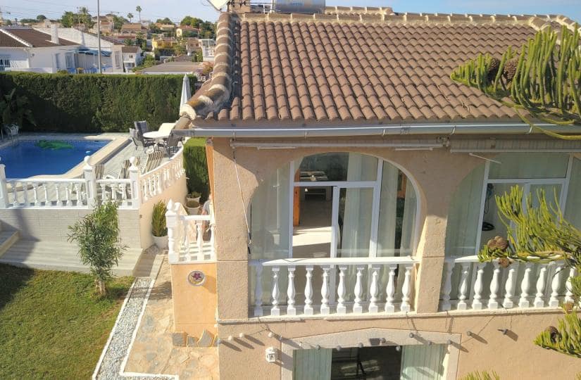 4 chambre Villa/Maison Semi-Mitoyenne à vendre à Los Balcones avec piscine garage - 435 000 € (Ref: 9639804)