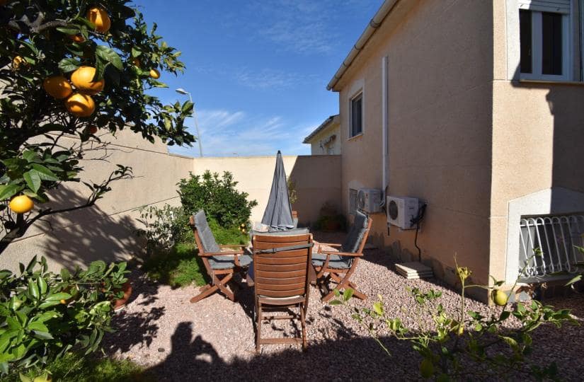 4 chambre Villa/Maison Semi-Mitoyenne à vendre à Los Balcones avec piscine garage - 435 000 € (Ref: 9639804)