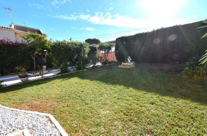 4 chambre Villa/Maison Semi-Mitoyenne à vendre à Los Balcones avec piscine garage - 435 000 € (Ref: 9639804)