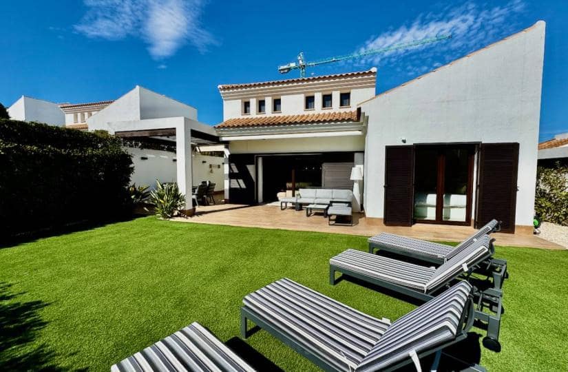 3 sypialnia Willa na sprzedaż w Algorfa z basenem garażem - 595 000 € (Ref: 9639814)