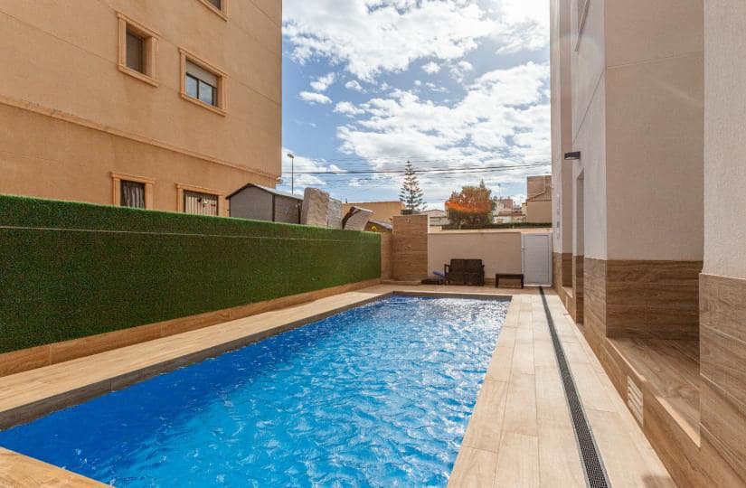 2 quarto Apartamento para venda em Torrevieja com piscina garagem - 215 000 € (Ref: 9645660)